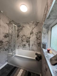 3 BR Family & Contractors Near NEC & Bhm Airport Parking 3 - 6