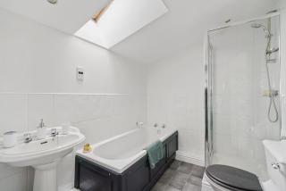 Stylish 3 Bedroom Duplex Penthouse in York - 3