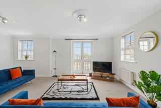 Stylish 3 Bedroom Duplex Penthouse in York - 2