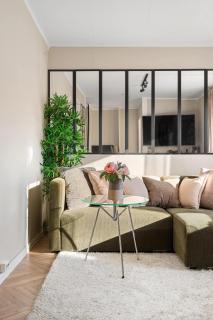 Scenic Apartment, Free Parking & Near Center - 9