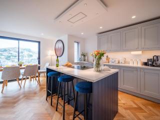 Luxury Riverside Retreat In Dartmouth With Views - 9