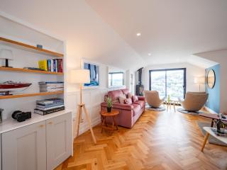 Luxury Riverside Retreat In Dartmouth With Views - 3