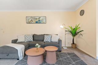 4E0 Abnb-Style Spacious 3BR, Free Parking, Easy Access To City - 4