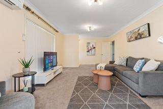 4E0 Abnb-Style Spacious 3BR, Free Parking, Easy Access To City - 3