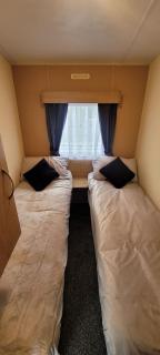 Stunning Holiday Home Beautiful Lakeside Views 15 Mins from Goodwood - 3