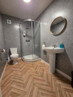 Modern 5 Bedroom Retreat, With Valley Views, Near Bike Park Wales - 7