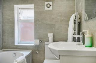 Large House Nr Station 4 Contractors, Free Parking - 5