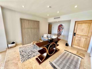 Spacious living, overlooks golfcourse & ocean - 2