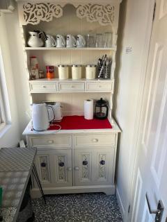 Urban Log Cabin near zone 2 tube - 4