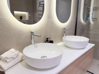 Marina Luxury 2 Bedroom Boutique Apartment - 4