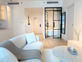 Marina Luxury 2 Bedroom Boutique Apartment - 1