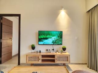 The Harmony - 1BHK Retreat - Pool, Parking, 5min to Candolim Beach, North Goa - 5