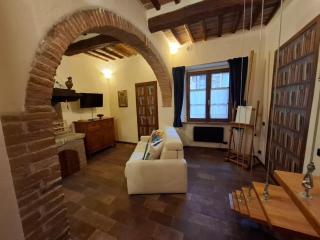 Il Pacchiarotto - Inside the Medieval Walls & Wi-Fi - 9