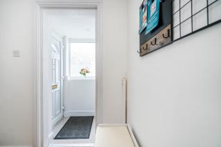 Classy 3 Bedroom Home for 6 Near Tividale, Oldbury-Ample Parking and WiFi, Exclusive Offers Book Quickly! - 2