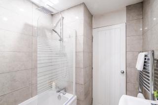 Classy 3 Bedroom Home for 6 Near Tividale, Oldbury-Ample Parking and WiFi, Exclusive Offers Book Quickly! - 2