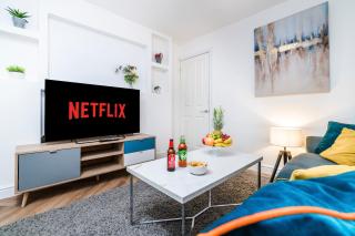 Classy 3 Bedroom Home for 6 Near Tividale, Oldbury-Ample Parking and WiFi, Exclusive Offers Book Quickly! - 8