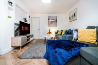 Classy 3 Bedroom Home for 6 Near Tividale, Oldbury-Ample Parking and WiFi, Exclusive Offers Book Quickly! - 0