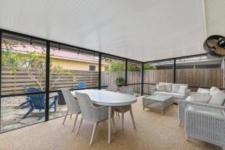 Tranquil Tides Beach House - 9