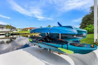 Canalfront Paradise with Heated Pool, Dock & Kayaks - Villa Living Waters - Roelens - 7
