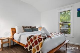Walk to E. Austin Hotspots 2BR 1BA w Parking Dog-Friendly By Austin Vacay - 5
