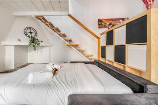 Sant Ambrogio-Centre of the town-Castle 1min-Duomo4 min - 8