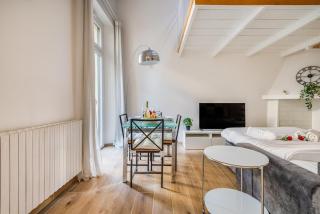 Sant Ambrogio-Centre of the town-Castle 1min-Duomo4 min - 7