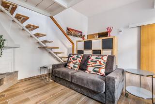 Sant Ambrogio-Centre of the town-Castle 1min-Duomo4 min - 6