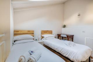 Sant Ambrogio-Centre of the town-Castle 1min-Duomo4 min - 3