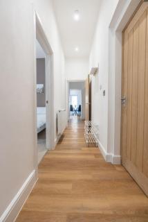 Two bedroom Apartment -Private off road parking - 9