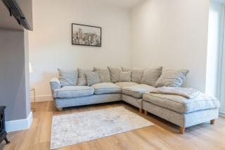 Two bedroom Apartment -Private off road parking - 1