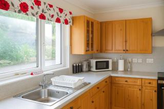 3 Bed Bungalow - Sleeps 6 - Pet Friendly - Parking - 8