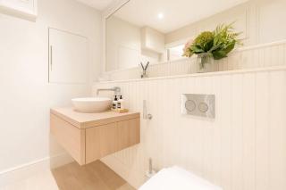 2 Bed Modern Apartment next to Famous Museum - 9