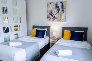 Tranquil Walsall Retreat - 4 Bedrooms - 0