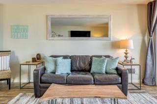 Steps to Shore Condo with Resort Perks in Oceanside - 2