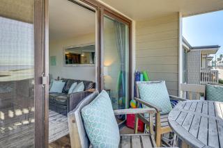 Steps to Shore Condo with Resort Perks in Oceanside - 1