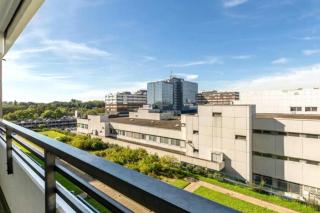 Stunning 1-Bed Apartment in Neuss - 3