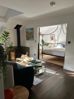 Secluded, art filled getaway near York - 1