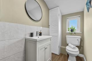 3-BR Luxe Cowes Cottage Harbour Views, Sleeps 6, with Private Garden - LONG TERM STAY SPECIAL OFFER AVAILABLE! - by Blue Puffin Stays - 2