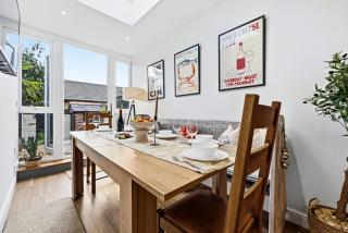 3-BR Luxe Cowes Cottage Harbour Views, Sleeps 6, with Private Garden - LONG TERM STAY SPECIAL OFFER AVAILABLE! - by Blue Puffin Stays - 4