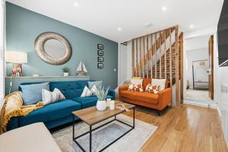 3-BR Luxe Cowes Cottage Harbour Views, Sleeps 6, with Private Garden - LONG TERM STAY SPECIAL OFFER AVAILABLE! - by Blue Puffin Stays - 0