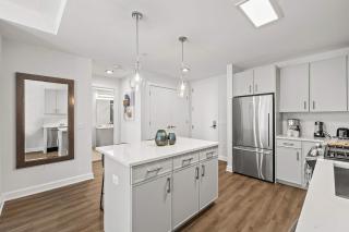 Luxury Modern Apartment Near Stamford Station - 2