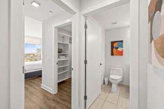 Luxury Modern Apartment Near Stamford Station - 1