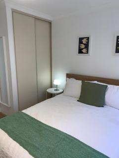 Fresh & fabulous 4 bedroom villa - walk to Curtin University - 5