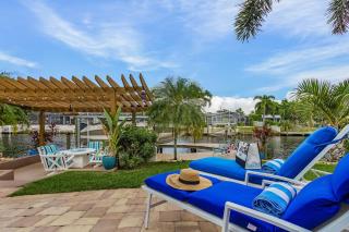 Waterfront Bliss with Saltwater Pool, Hot Tub & Dockside Fire Table - Kathys Cottage - Roelens - 9