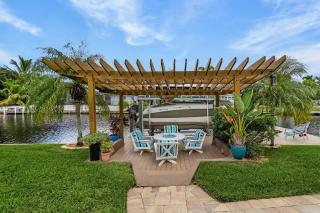 Waterfront Bliss with Saltwater Pool, Hot Tub & Dockside Fire Table - Kathys Cottage - Roelens - 5