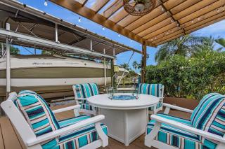 Waterfront Bliss with Saltwater Pool, Hot Tub & Dockside Fire Table - Kathys Cottage - Roelens - 4