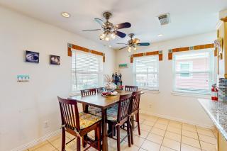 Retreat Gulf Views Large Deck Family Fun - 5