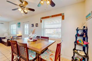 Retreat Gulf Views Large Deck Family Fun - 4