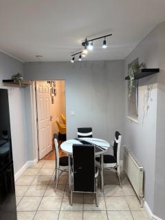 Stylish 3 BR home & Game room & Family Lounge - 3