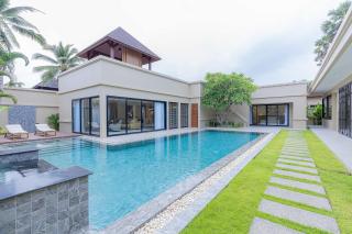 Contemporary 3-Bedroom Pool Villa with Rooftop Sal - 9